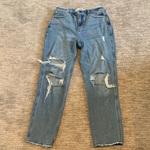 Hollister Curvy High- Rise Mom Jeans (Vintage Stretch)
